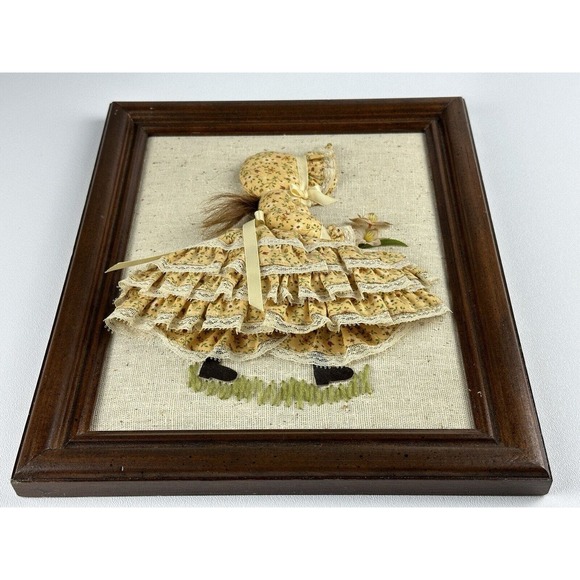 Vintage Holly Hobbie 3D Wood Framed Doll on Burlap w/ REAL HAIR Fabric Ribbon - Picture 4 of 9